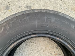 Neumático Michelin 205 / 70 VR 14 (Coche clásico)