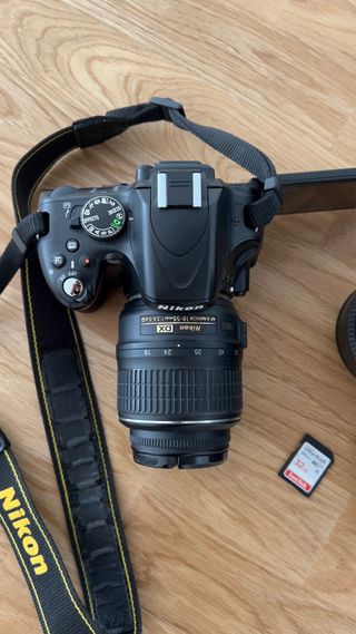 Cámara Nikon D5100 + accesorios + 2 lentes. 