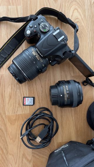 Cámara Nikon D5100 + accesorios + 2 lentes. 