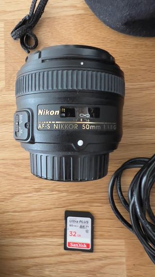 Cámara Nikon D5100 + accesorios + 2 lentes. 