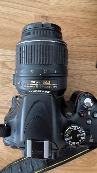 Cámara Nikon D5100 + accesorios + 2 lentes. 