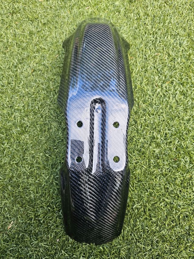 Parafango ant. carbonio Motard