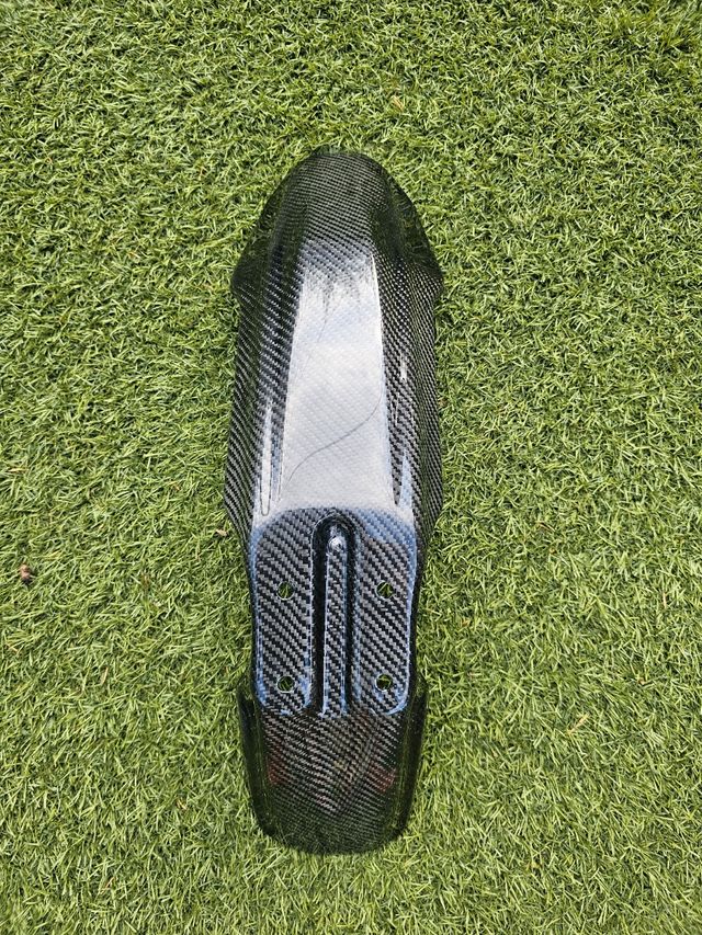 Parafango ant. carbonio Motard