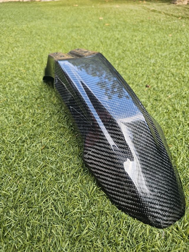 Parafango ant. carbonio Motard