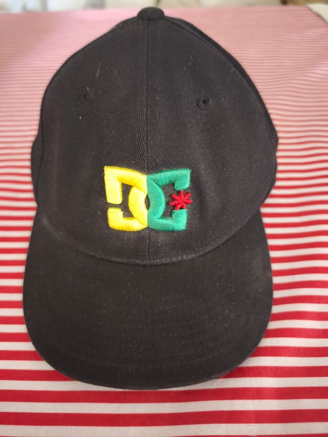 Gorra DC negra c/verde
