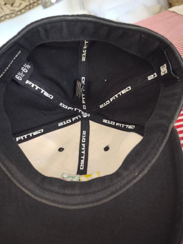 Gorra DC negra c/verde