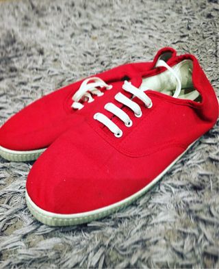 Zapatillas rojas de lona