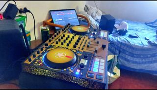 Controladora Dj Traktor S4 MK3 y maletin UDG