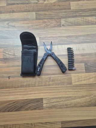 Multiherramienta Plegable + 12 Puntas