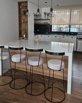 Taburete metal dorado- terciopelo rosa