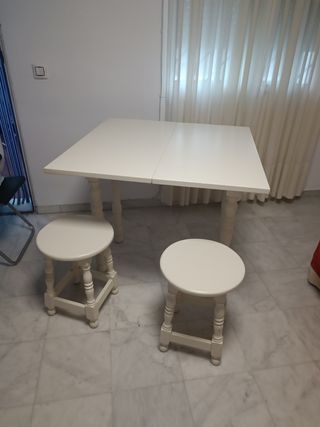 Mesa extensible + solo 1 taburete. Blanco crema