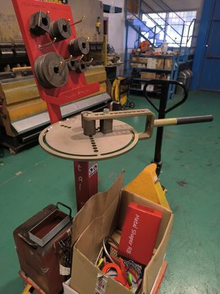 Curvadora Manual de Perfiles  CON MATRICES, UTILES