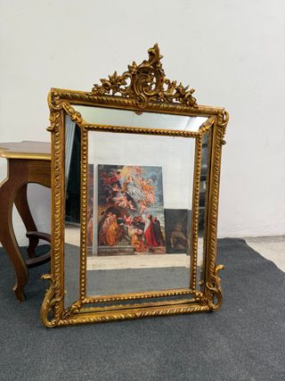 Fantastico specchio dorato con pennacchio,