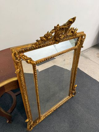 Fantastico specchio dorato con pennacchio,