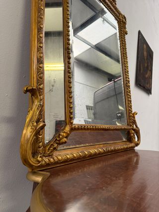 Fantastico specchio dorato con pennacchio,