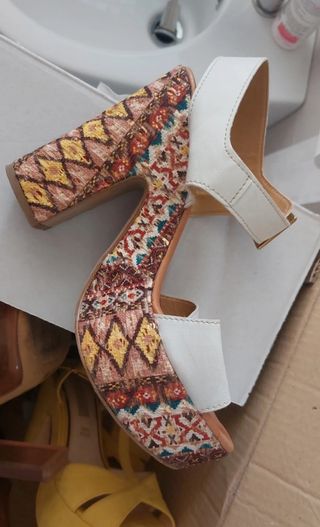 Sandali color rosa e bianco più  una decolte,