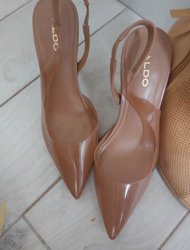 Sandali color rosa e bianco più  una decolte,