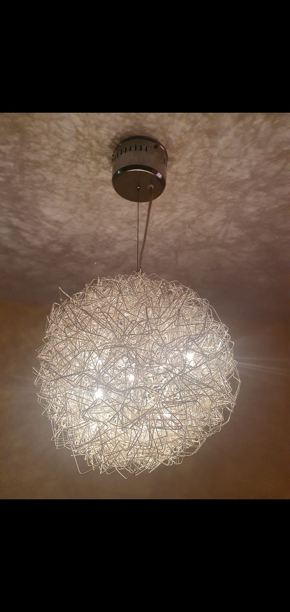 Lámpara colgante metal estilo moderno