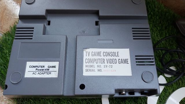 Consola + Mandos + Pistola + Juego 1990