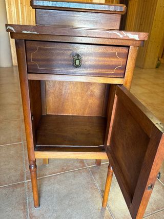 Mesita noche madera mármol, recien restaurada