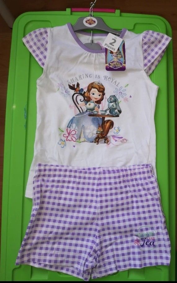 Pijama princesa Sofía talla 6-7 años a estrenar.