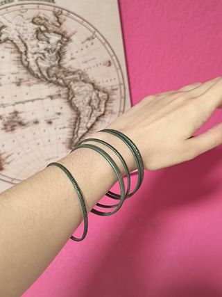 Brazaletes color plata oscuro | 5 unidades