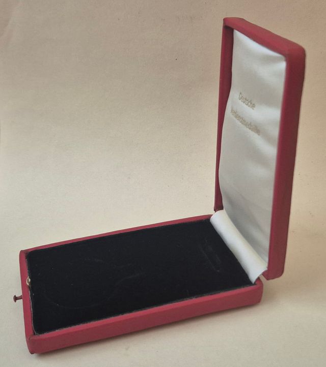 Estuche Orden Aguila Alemana-Medalla