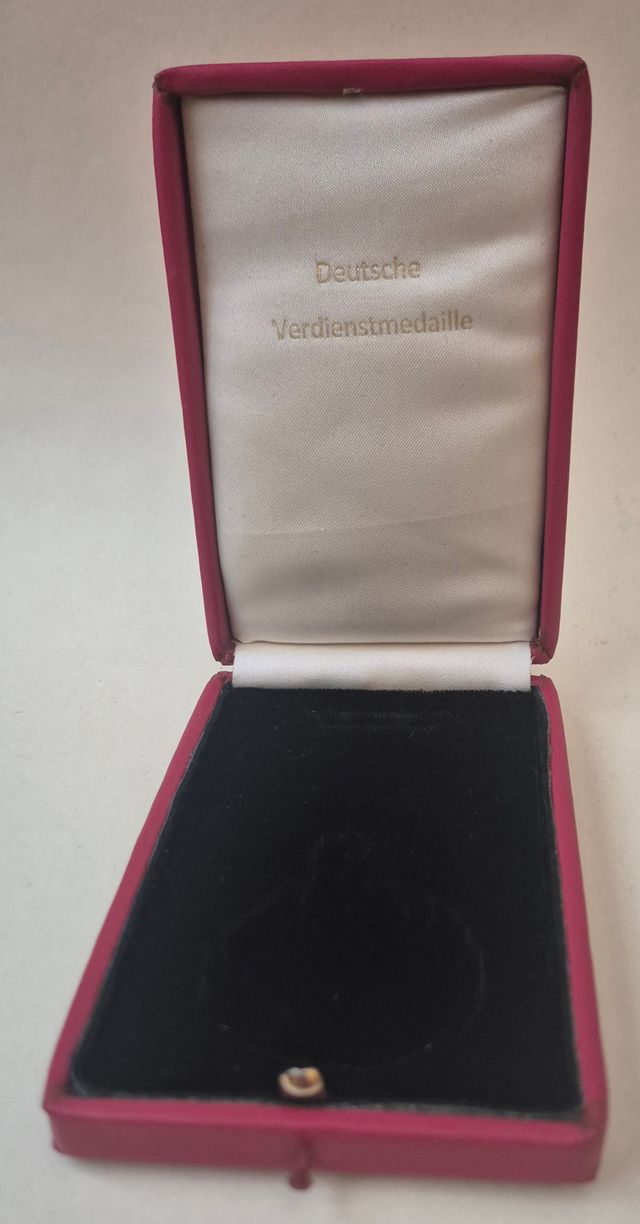 Estuche Orden Aguila Alemana-Medalla