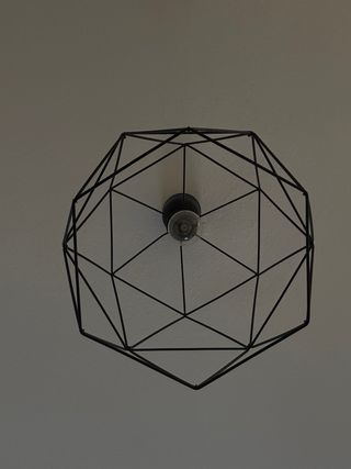 Lámpara techo negra geométrica