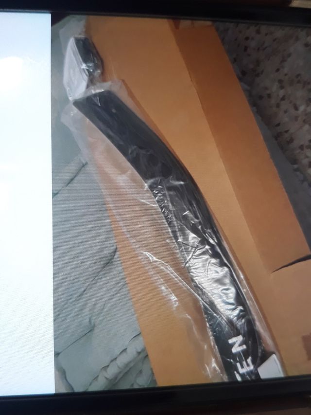 Spoiler capo motor Amarok 2023+