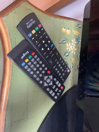 Televisión LG de 32 pulgadas en buenísimo estado y perfecto funcionamiento. Con placa base completamente nueva y descodificador HD  Engel nuevo incluye todos los cables que se compraron a parte.