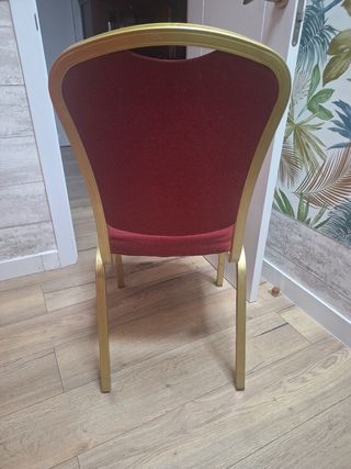 5 sedie rosse e dorate molto eleganti e comode. 