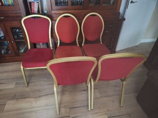 5 sedie rosse e dorate molto eleganti e comode. 