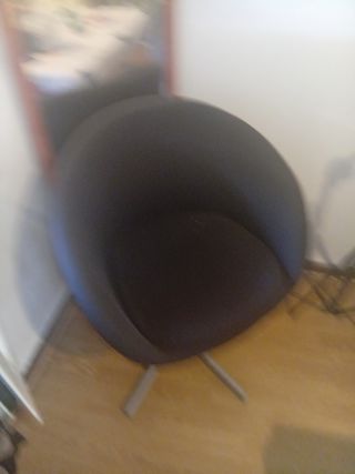 Silla giratoria negra