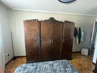 Armario antiguo de madera