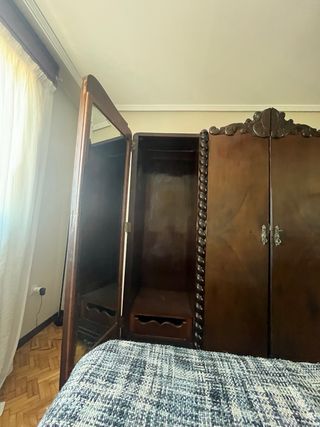 Armario antiguo de madera