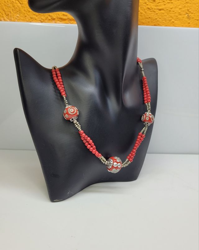 Collana rossa e argento