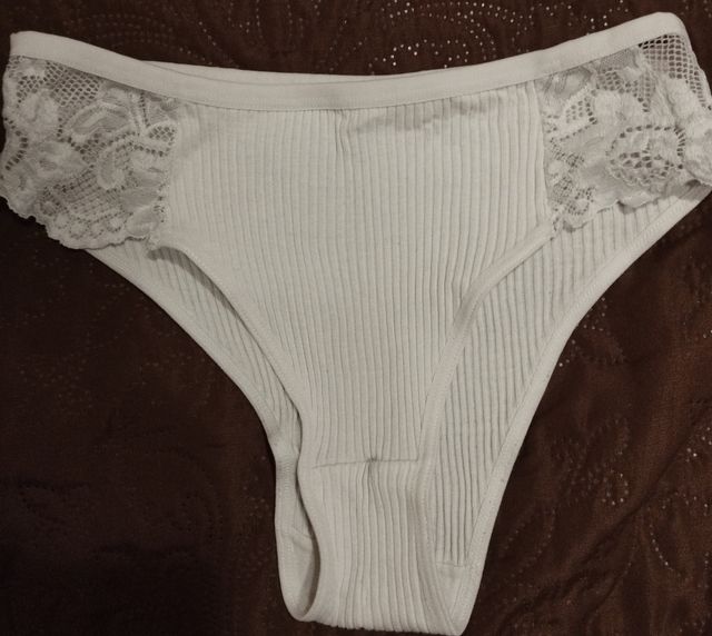 Cuecas rendadas azuis