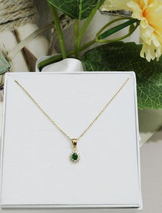 Colgante oro 18k esmeralda brillantes