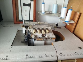 Remachadora industrial SIRUBA 747