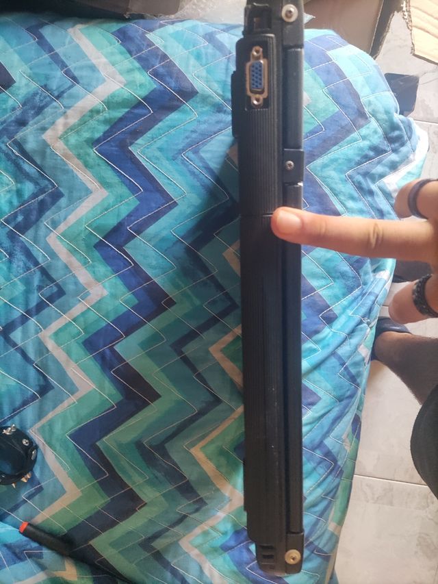 Acer portatile grigio da riparare