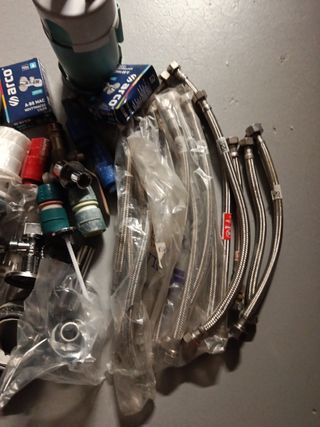 Lote fontanería: tubos, codos, manguitos, y más .