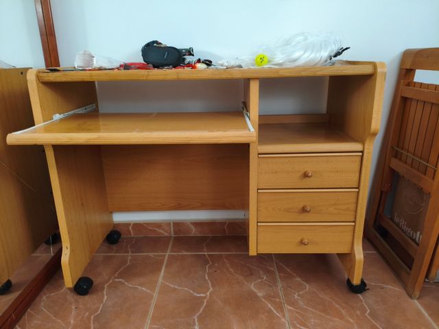 Escritorio madera marrón