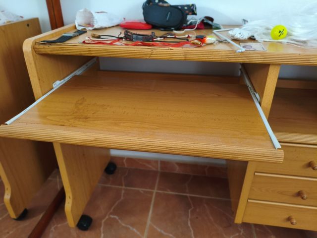 Escritorio madera marrón