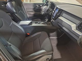 Volvo XC60 T4 MOMENTUM AUTO