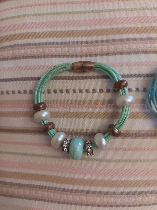 Pulseras turquesa y verdes