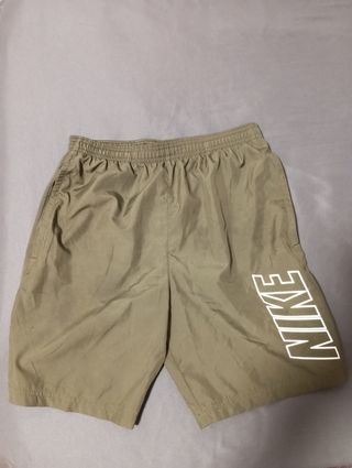 Bermuda Nike Dri-FIT L Verde Oliva Talla de niño.