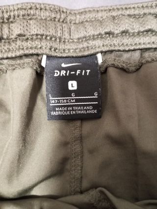 Bermuda Nike Dri-FIT L Verde Oliva Talla de niño.