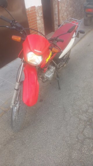 Honda XR 125cc roja
