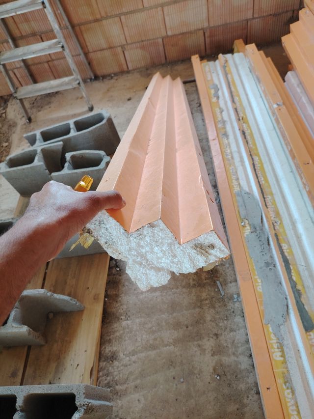 Moldes corcho cornisas hormigón